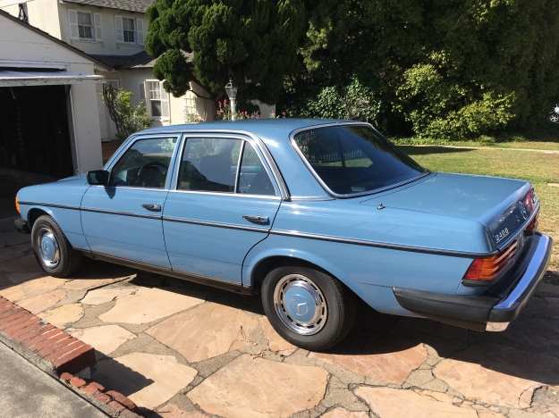 Мерседес бенц 240d